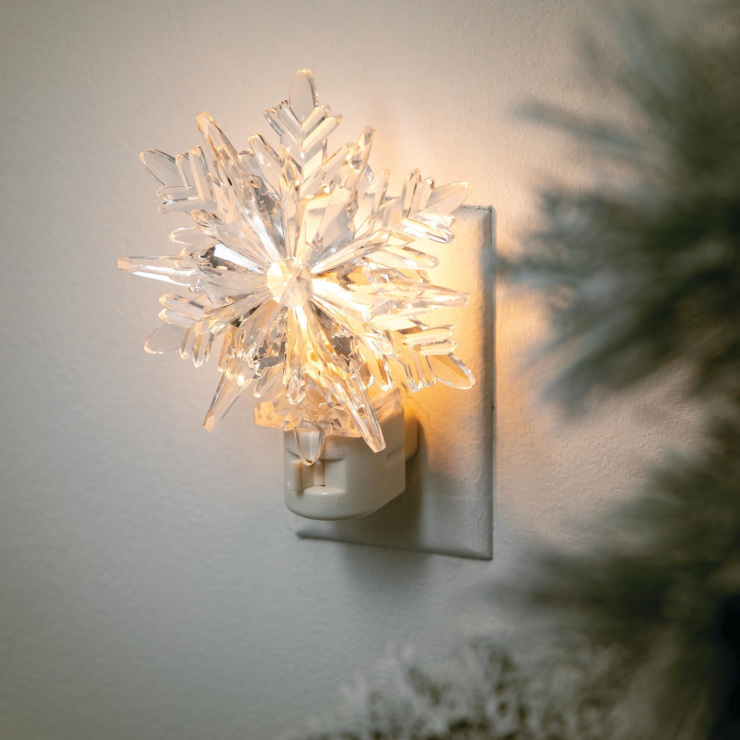 Sullivans Christmas Snowflake Nightlight, Holiday Decor, Christmas Nightlight, Christmas Decorations, Night Light; Clear (PN4003)